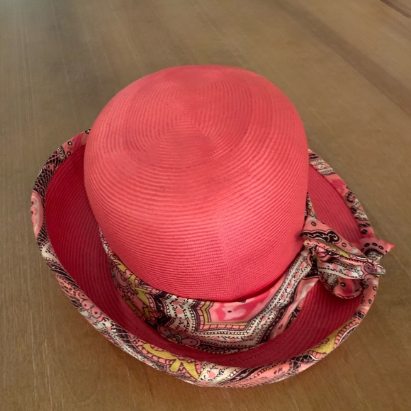 Vintage Mr John’s hot pink hat with ribbon. - Picture 2 of 7